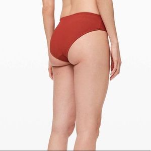 NWT Lululemon Clear Waters Medium Rise Bottom